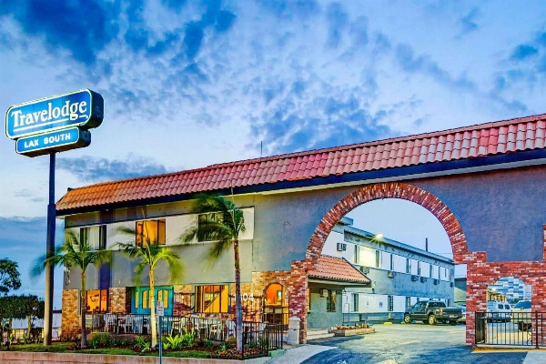 Travelodge by Wyndham LAX image 1
