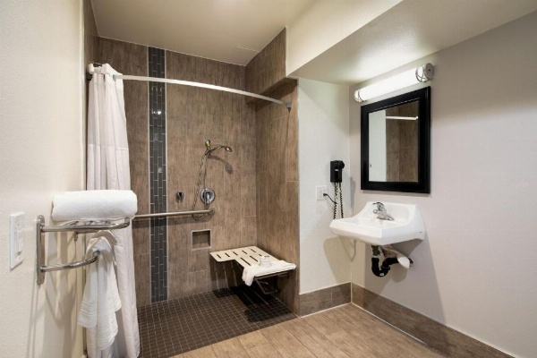 Travelodge by Wyndham LAX image 14