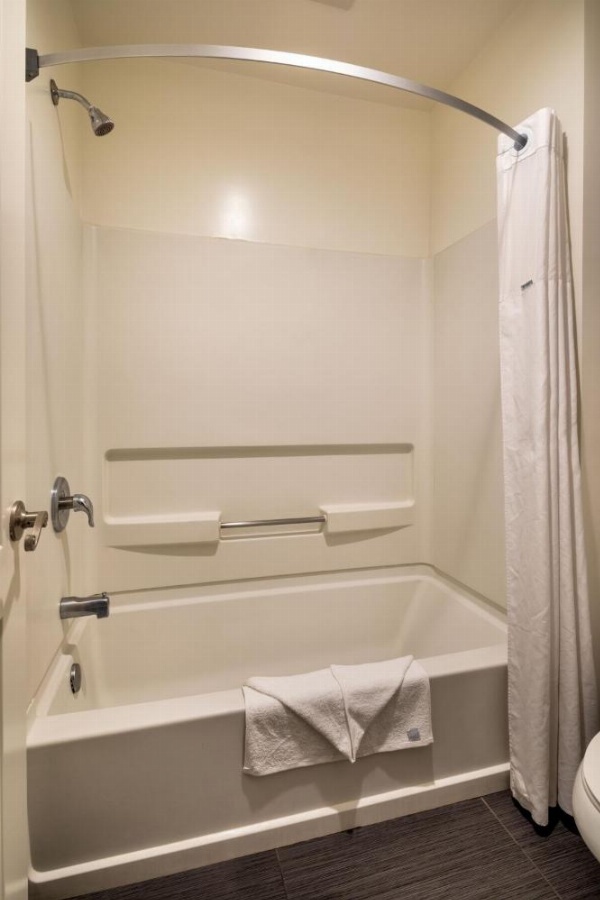 Travelodge by Wyndham LAX image 22