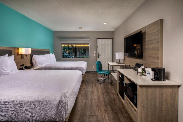 Travelodge by Wyndham LAX image 34